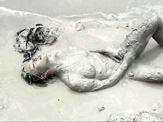 Asian girlfriend outdoor fucked and creampied