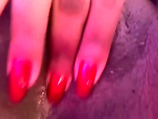 Tocando siririca bem gostoso