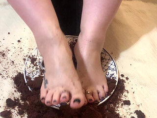 Feet Feet Feet in the Cake