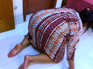 Beautiful Egypt Hot Stepmom Stuck Inside Table Now She Want Rough Anal From Me!