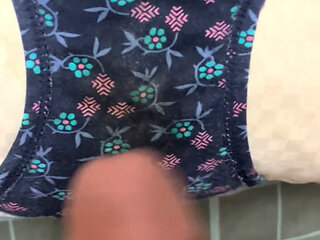 dobul CUM !! My Step sister CUMS panties