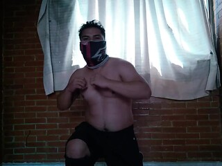 Mexican Gamer Personal Trainer Gets a Wet Workout