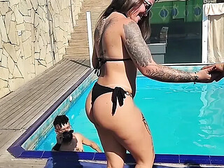 Auntie Lets Her Friend Have a Threesome with Her Husband