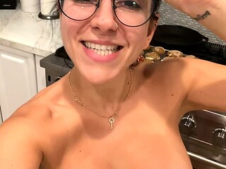 Love Chat Big Boobs Brunette Masturbating For Cam
