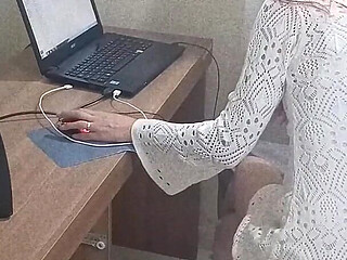Housewife Greets Internet Technician Dressed in Revealing Clothes!