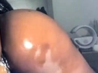 Natural brunette solo toying