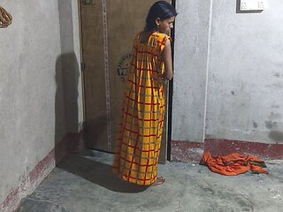 The Laborer's Wife Got Ready to Give Him a Pussy