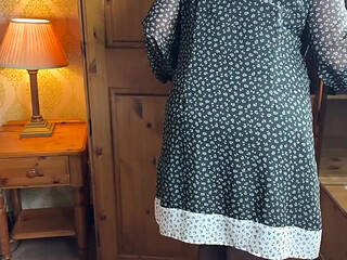 Mrs Mature Feet Every Day Clothes Strip 469