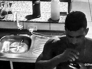 MEU NAMORADO ME PEGOU FAZENDO V&Iacute_DEO CHAMDA COM AMIGO DELE PELA C&Acirc_MERA DE SEGURAN&Ccedil_A