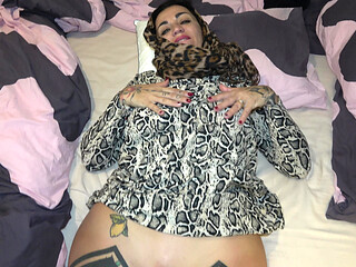 Sharing a bed with my big ass Arab stepmom