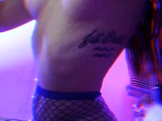 Sweet amateur babe goes solo with yellow dildo