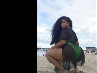 Sexy Big Booty Gata