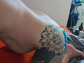 Best friend of my boyfriend stands on my cunt and belly