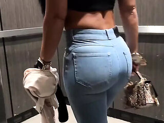 Jeans & Top Kinda Night