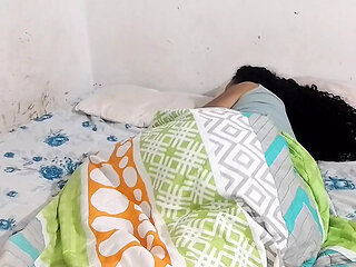 Colombian MILF with a big ass masturbates her big juicy pussy until she reaches a delicious orgasm