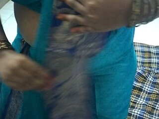 Hot Saree Wearing