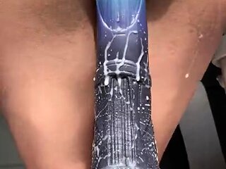 Bubble butt amateur goes solo with a toy in the powder room