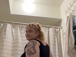 Bouncing My Ass in These Jeans