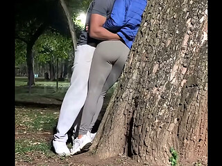 &quot_Olha o macho me fudendo no seu carro, seu corno&quot_ - Personal com pau grande fode a casadinha mais safada do brasil na frente do marido corno apos um treino safado no parque.