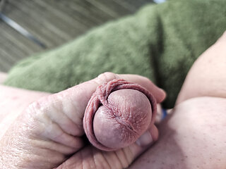 Esitim Moaner plug fucking my ass.
