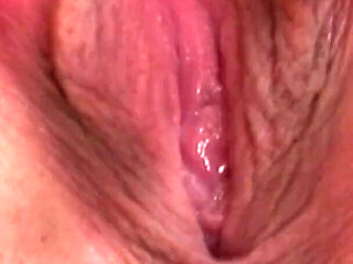 I Hunt My Cunt - Elis Diamond wanks her pussy to orgasm with a dildo