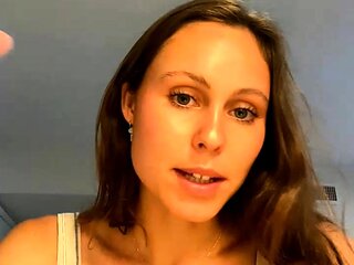 Brunette Solo Webcam Masturbation