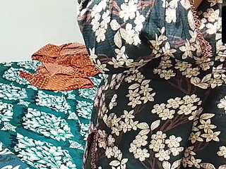 husband ke dost ne uski hot biwi ko leta ke chod dala