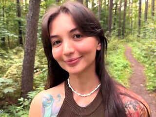 Cummzonne Cheats on Her Boyfriend by Fucking a Stranger Photographer Right Away in Hardcore POV Close-