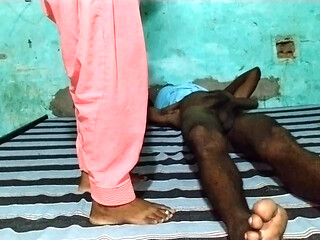 Indian Desi bhabhi ne mujhe se aapni choot ka paani niklabya