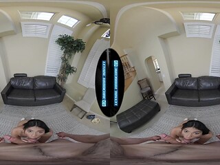 Virtual babe gets star treatment in high-quality VR