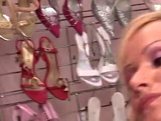 Blonde boobs enjoy seducing one cock