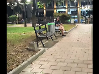 Convenzo a desconocida para llevarla a mi apartamento y darle una buena cogida