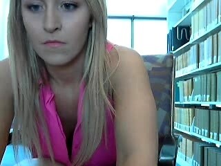 Close up MILF masturbation