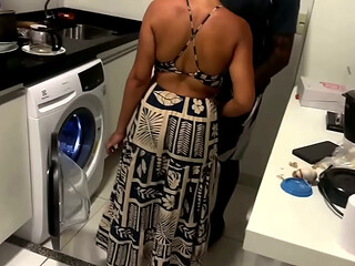 YOUNG BRUNETTE MARIED TEEN morena casada novinha ligando pro tecnico pauzudo arrumar maquina que marido corno estragou
