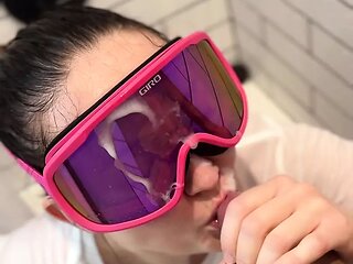 DICKFLASH bathroom adventure : part 2 cum on face