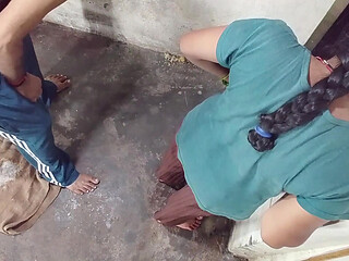 Girlfriend and boyfriend's house at night sucking the land and in Hindi audio