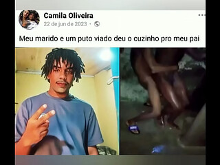Dg bonequinha passiva tomando leite quente na boquinha e mostrando o cuzinho marrom