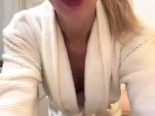 Close up MiLF getting it in the ass