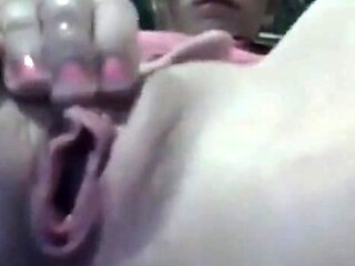 Wet Pussy Rubbing Amateur Squirts on Webcam