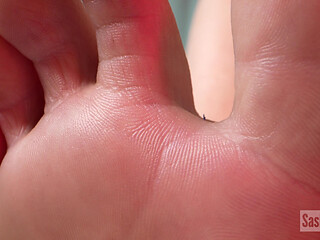 The Giantess Vip Room - Feet First