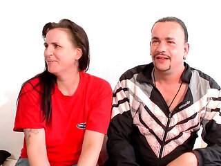 Steffi's Horny Threesome with Friends - Amateur Blowjob & Cum in Mouth