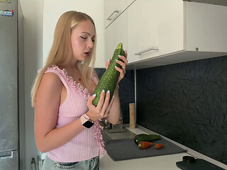STEPSON'_S BIG DICK OR A ZUCCHINI? STEPMOM CHOOSE WHERE TO SIT WITH HER HUGE ASS.