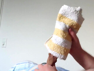 towel- and- pantyhose- condom masturbation method