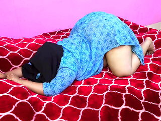 Egyptian Muslim Hot Aunty Like 18yo Virgin Girl with Huge Fat Ass & Wide Pussy Fucked by Stranger Guy When Uncale Was Next Room