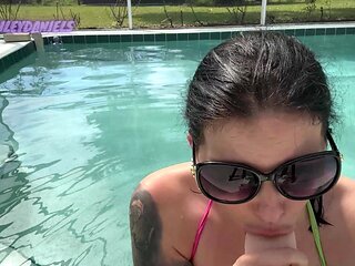 Stepsister Outdoor Blowjob