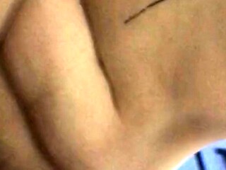 Amateur con las tetas grandes pone ojo por el sexo en espaol