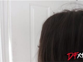 Petite Latina Hardcore Fucked By Massive Cocked Delivery Guy - DFXtra