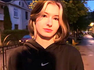 18 Girl Let a Rich Guy Fuck Her on a First Date.