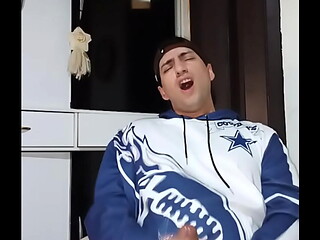Quierovivirdeesto me pongo la pija bien dura para masajearmela viendo porno