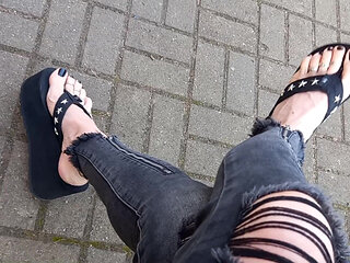 I show my feet in public on the street